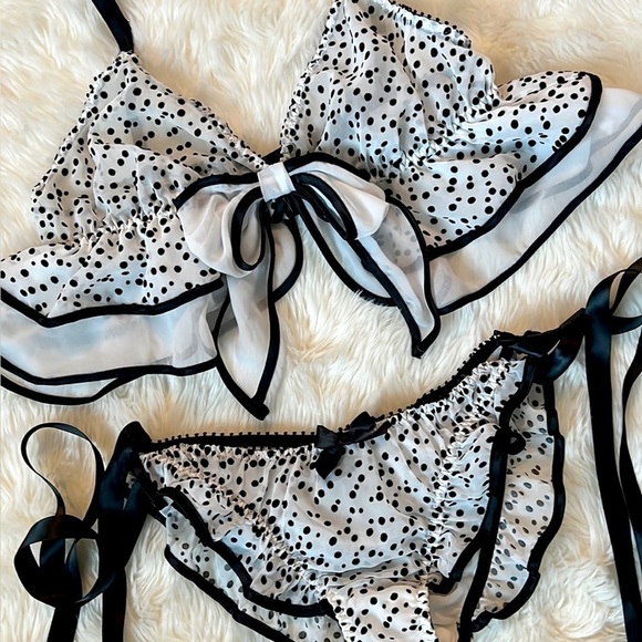 Victoria’s Secret Polka Dot Lingerie Set - Picture 2 of 6